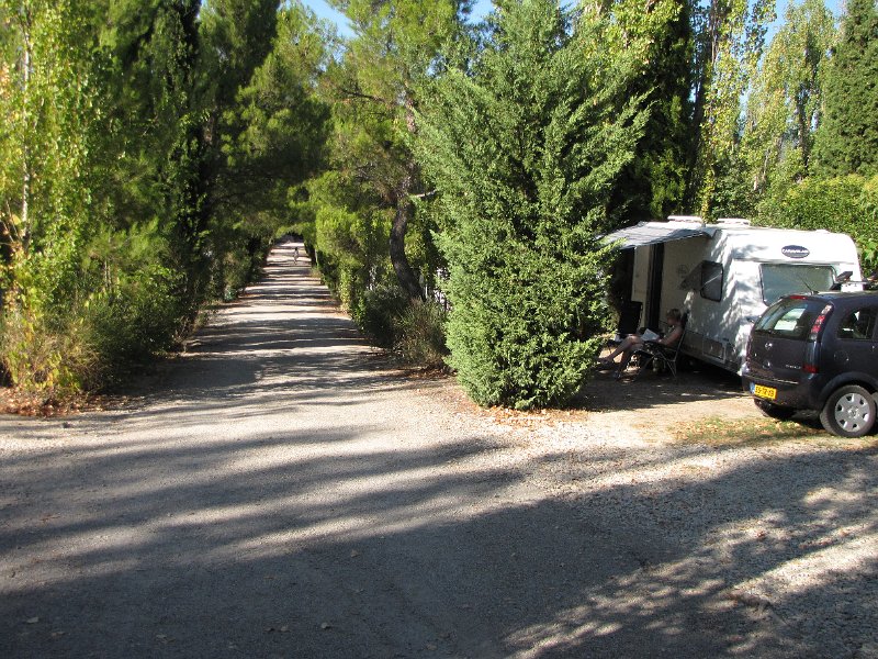 camping villes sur auzon.jpg - Camping Les Verguettes in Villes sur Auzon is precies wat we zoeken. Een niet al te grote camping met fraaie plekken aan de rand van het dorp.